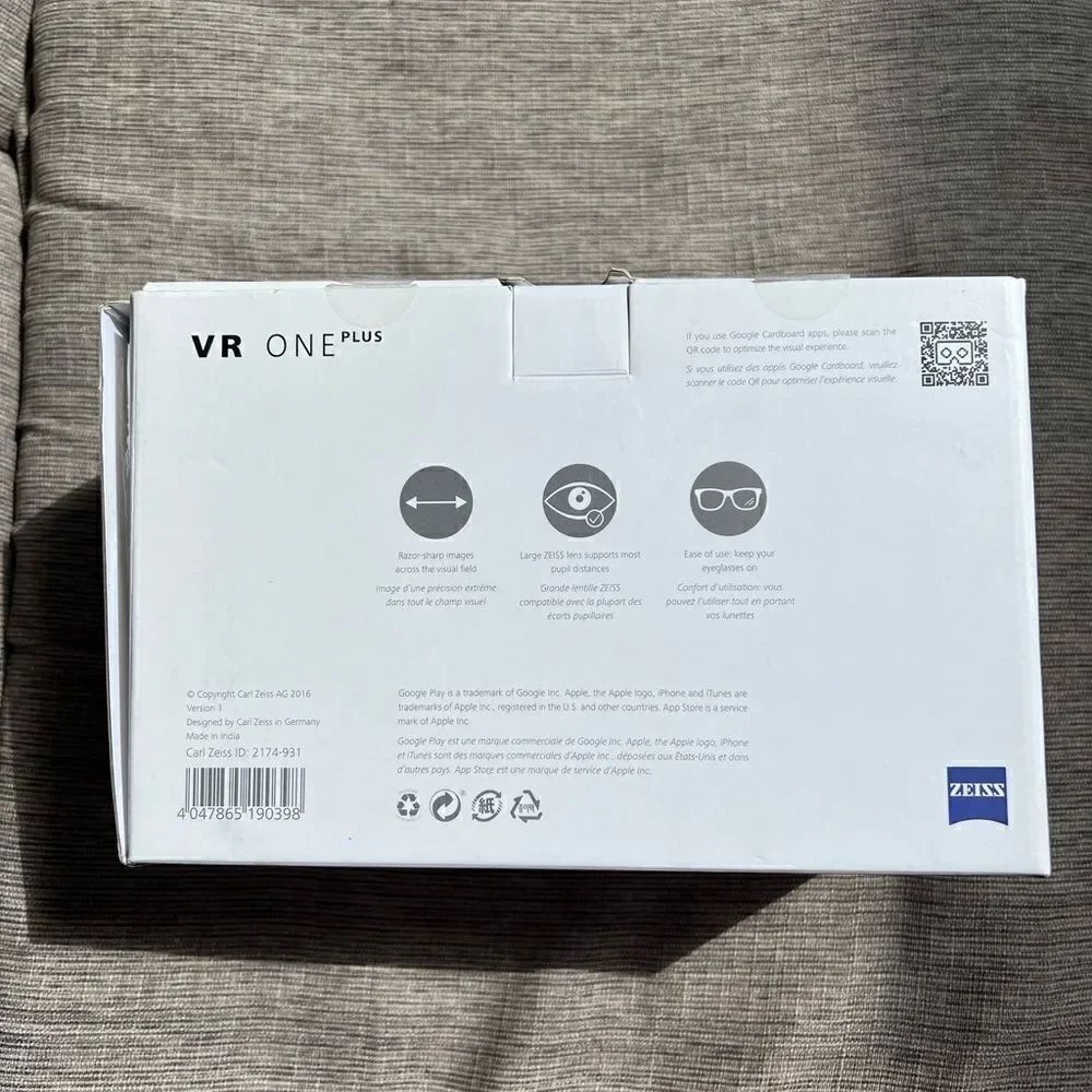 Zeiss VR One Plus; Virtual Reality Headset - Picture 2 of 3